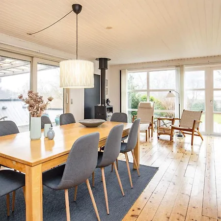 8 Person In Karrebaeksminde-by Traum